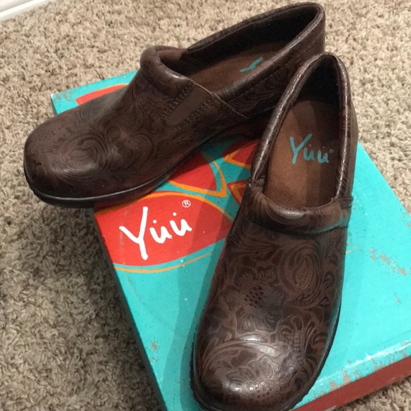 yuu bethanee slip on shoes